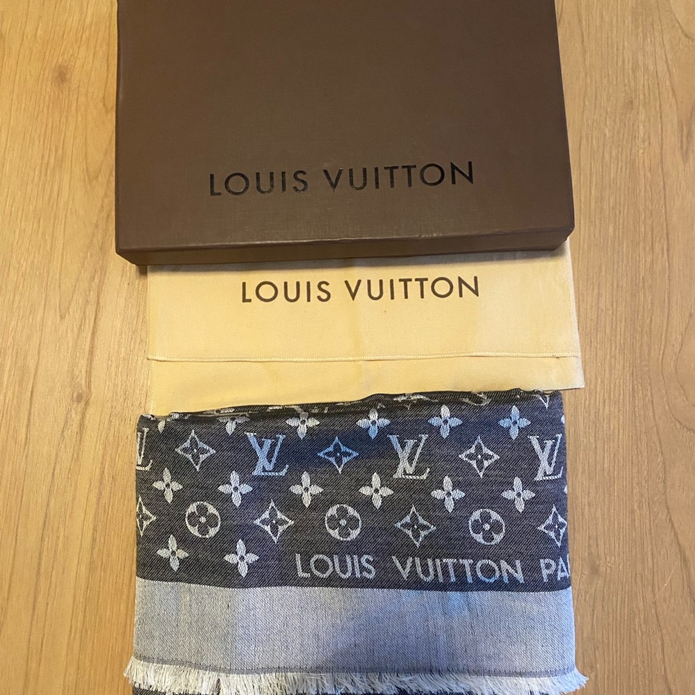 Louis Vuitton Black and Gray Monogram Scarf